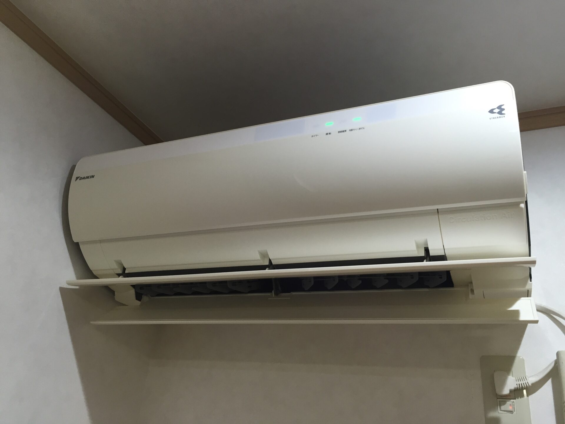 DAIKIN 冷暖房お掃除ロボエアコン2.8k 取引中です 標準の設置まで込み